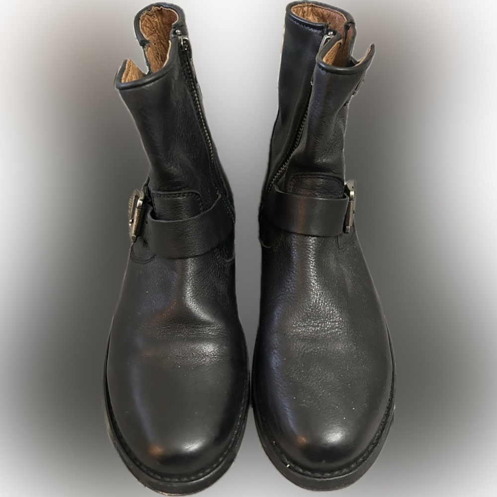 Frye Vicky 6” black moto ankle boot, size 8” Women